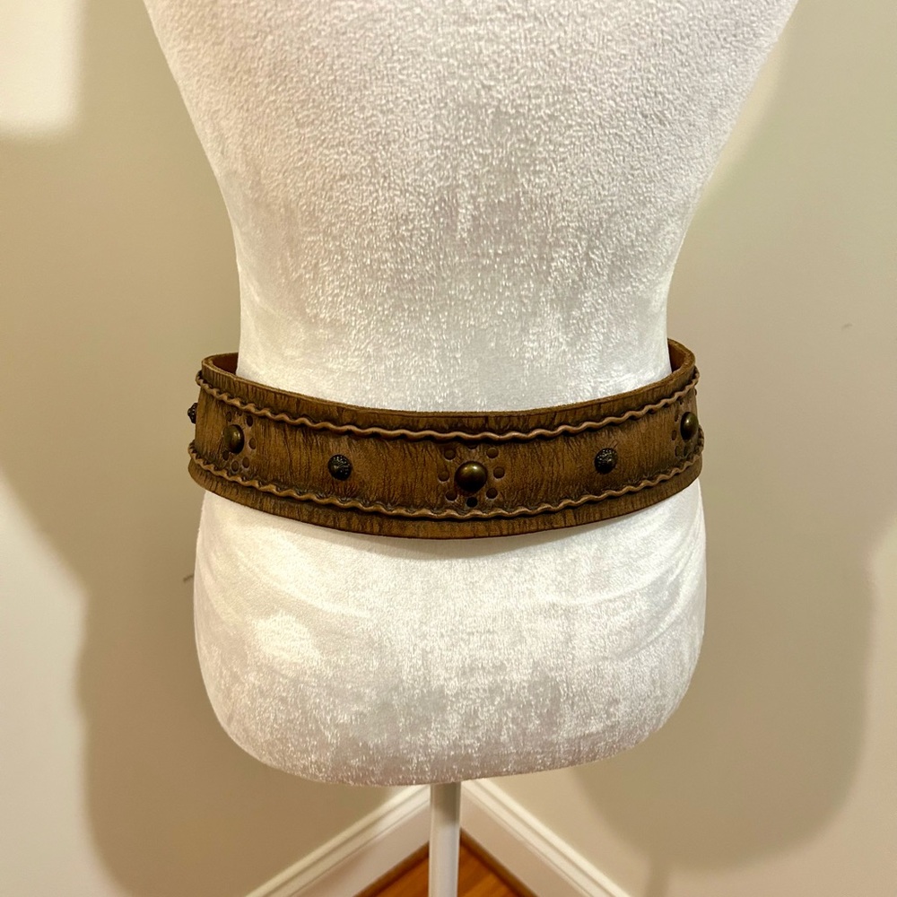 Fossil Brown Leather Belt with Ornate Buckle - Picture 2 of 7